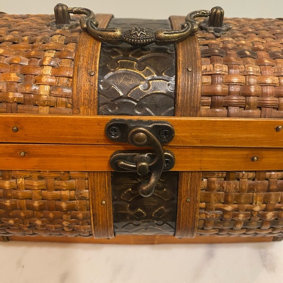 Vintage Woven Wicker Storage Chest Box Embossed Decorative Hardware Hinged Lid - Picture 3 of 17